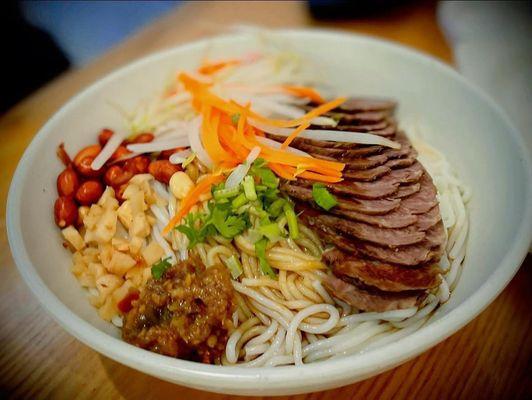 Cold beef tendon noodles