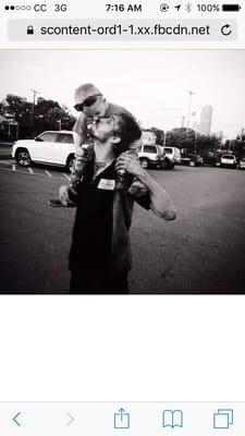 Love this IMG. #workingsunday? Look at his #workingmans HANDs