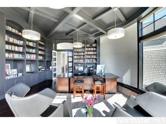 Bearpath Golf & CC. Spectacular Keith Waters-built home on south-facing site overlooking Bearpath's 16th fairway & Lake Riley...