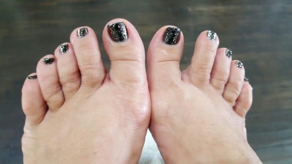 Ready for Halloween with my pretty nails.