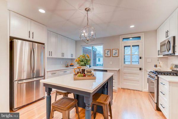 118 Lynhaven in Alexandria sold for record price by the Oliva Home Group!