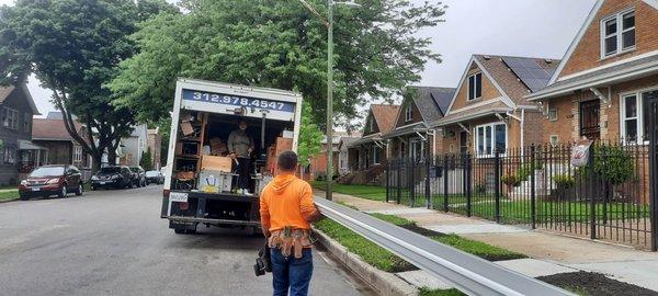 Seamless Gutters Delivery Services in chicago