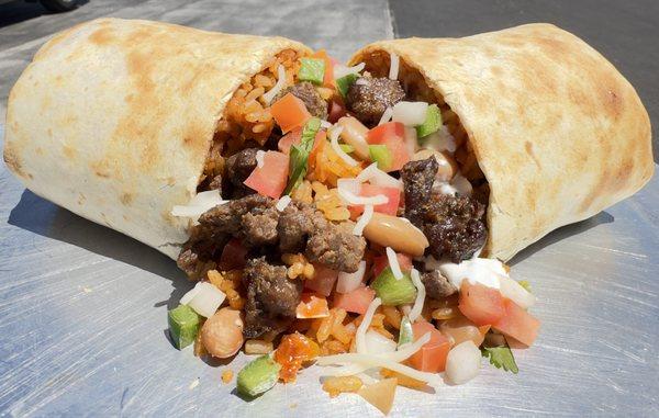 Rollin Burrito 
Rollin Rice, Pinto Bean,Monterey Jack cheese, Pico De Gallo, Creama , Carns asada, side of chip and salsa
$7 - $13