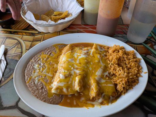 2 enchiladas 1 tamale