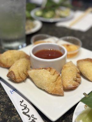 Crab wontons