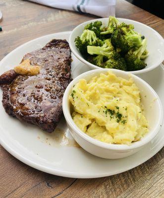 The Elephant & Octopus