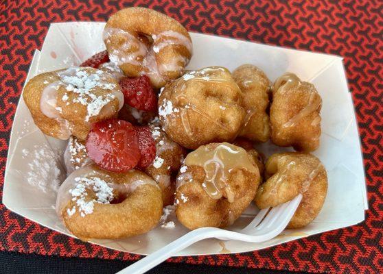 Mini Donuts from the Colonie Farmer's Market at The Crossings. Yum!