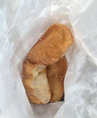 Bánh dầu cháo quảy is seems like from yesterday