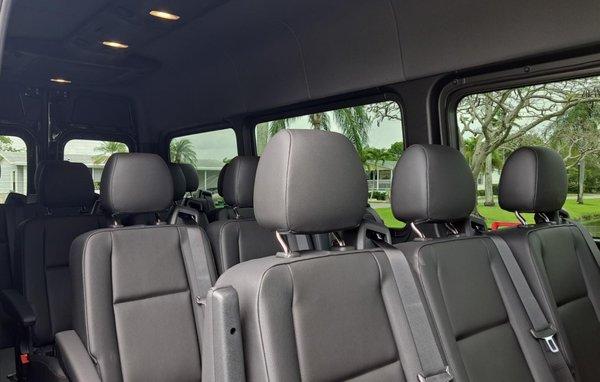 Momo luxury limousine