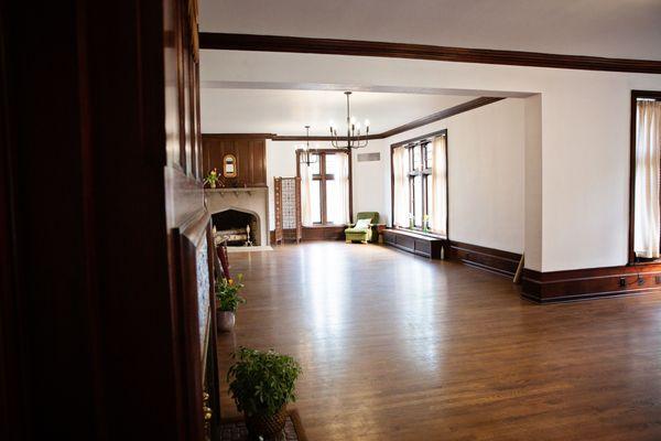 Downstairs studio + event space. 779 sq ft
Perfect for showers, dinners, engagement parties, and more!