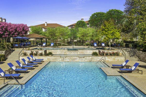 Resort-style swimming pools at Mira Vista at La Cantera
