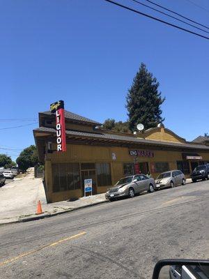 Front of Eng market/Tony's liquor