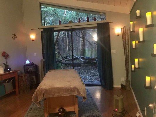 Relax and rejuvenate in Susan's lovely beach cottage space.