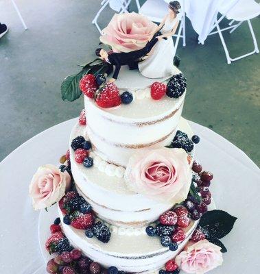 Wedding cakes are our favorite cakes!