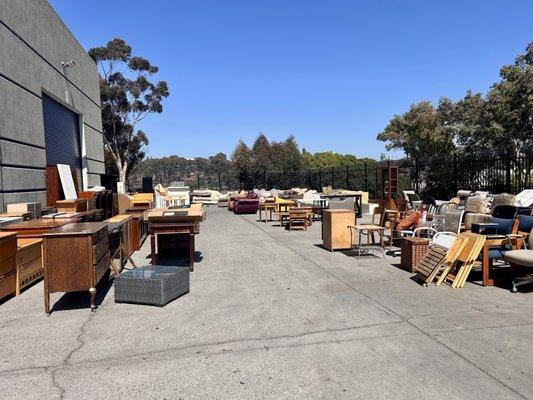 Auctions every Monday, Wednesday, and Friday on indoor and outdoor furniture, vehicles, desks, bikes, tables, electronics, clothing and more