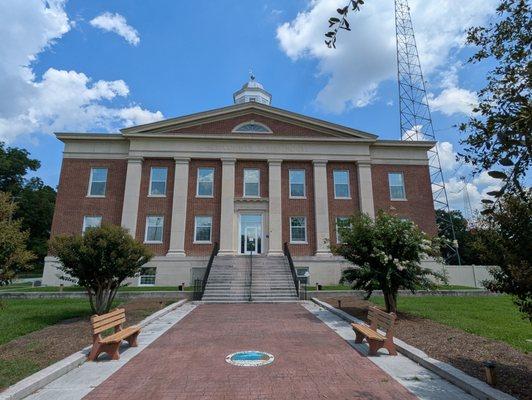 Jones County Courthouse, Trenton