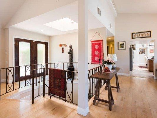 Live the Hollywood Hills Life!