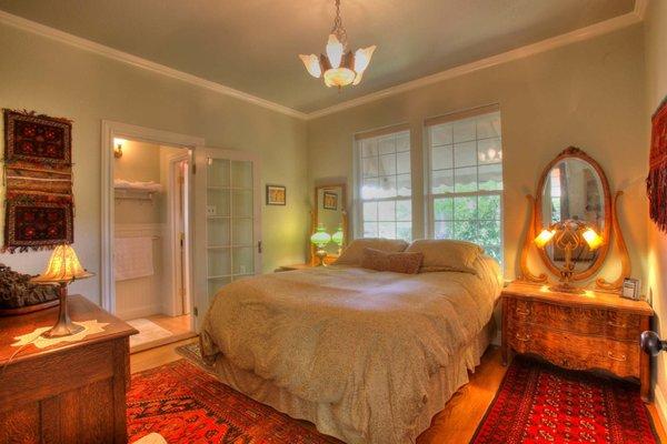 The Desmond House Bed & Breakfast