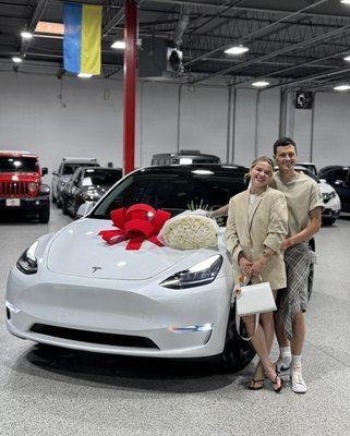 Warmest congratulations to Iryna & Ihor on their new Tesla. Our Carneed Team wishes you many miles ahead!