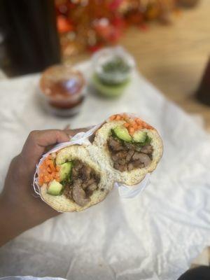 Grilled pork sandwich (Banh) the inside