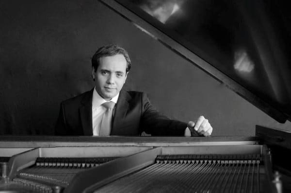 Simon Molina Piano