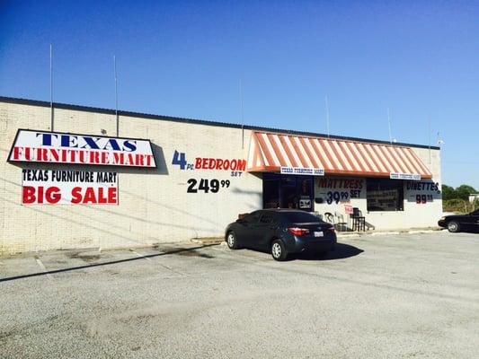 Store front of Texas Furniture Mart