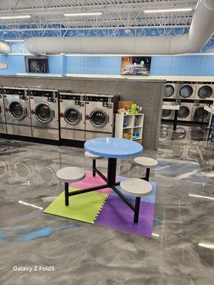 Super clean laundry, has a children's play area.