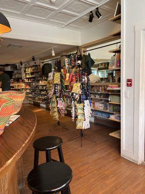 The side where you can sit and have coffee and buy cookies or just sit with soup !