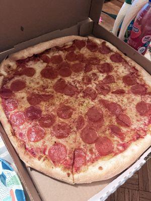 Large pepperoni pizza
