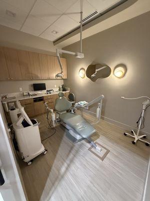 Super high tech and low stress dental room