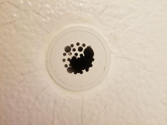 Half of the drain cover is not thete.