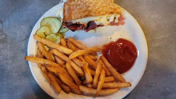 Muffuletta w/ fries