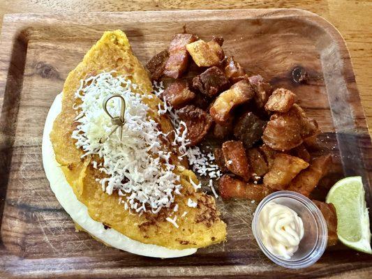 Cachapa with chicharones