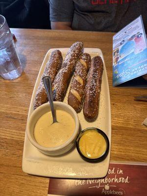 Brew Pub Pretzels & Beer Cheese Dip