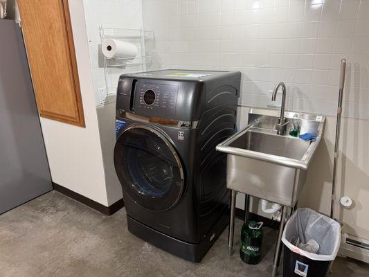 HAPPY HIPPO Siding and Windows