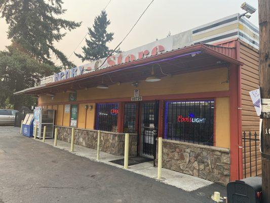 Henry Convenient Store