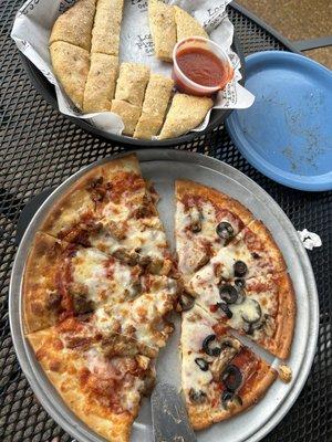 The Otis (and half of my cauliflower crust pizza)