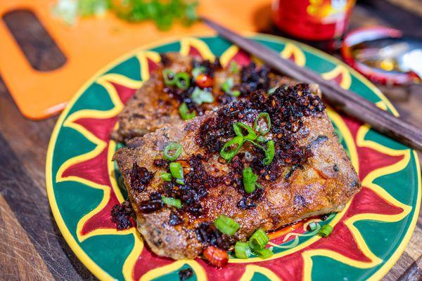 Steamed Taro Cake (芋頭糕, 芋頭糍) recipe by: https://thewoksoflife.com/taro-cake-wu-tao-gou/