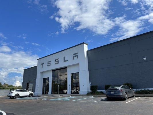Tesla Service Center
