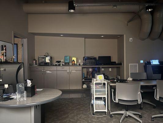 Technology lab with 3d printer.