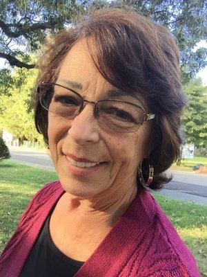 I walked in without an appointment. I wanted soft and casual and that's what Kerri gave me. I love it! Thanks!