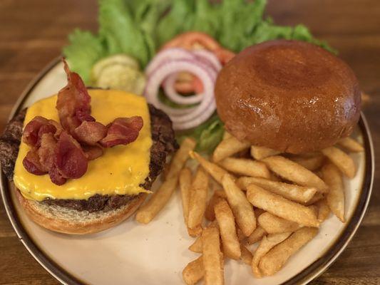 Classic cheeseburger with extra crispy bacon