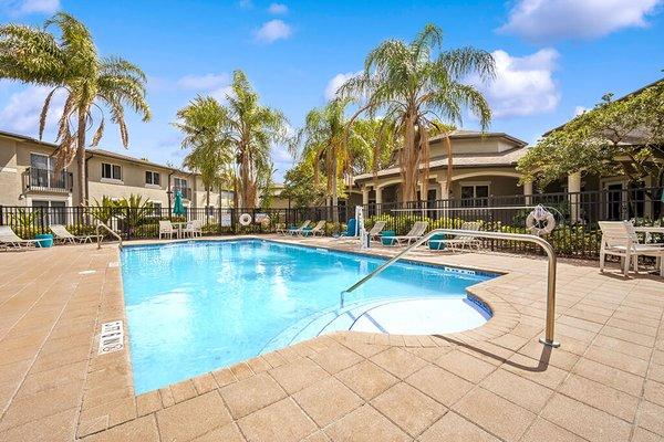 Emerald Dunes Apartments