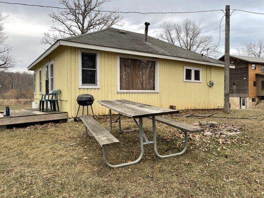 3 Bedroom cabin with full kitchen and bathroom.
