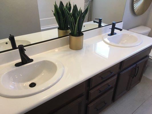 Bathroom cabinets and countertops