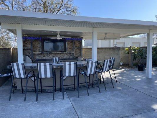 Patio measures 15x25