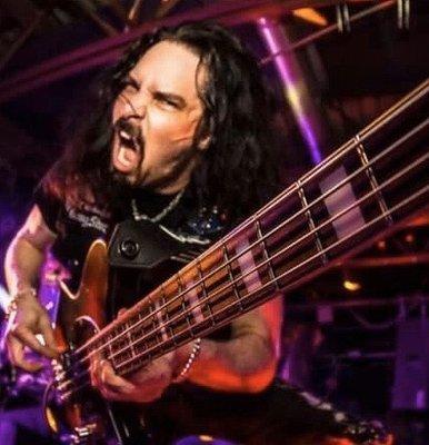 Live in La Crosse, WI 2019 (Photo: Bob Good)