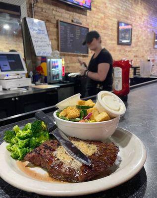 Holly’s Pub & Grub