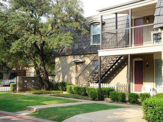 Amherst Oaks Apartments