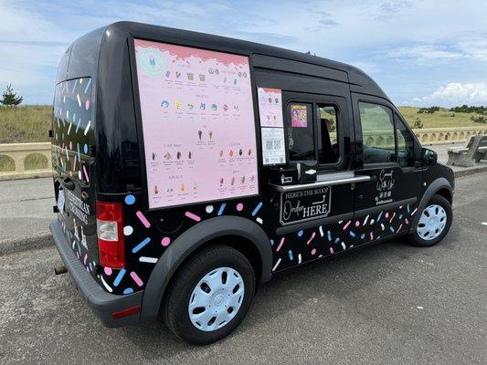 Chill Out Novelty Ice Cream Truck